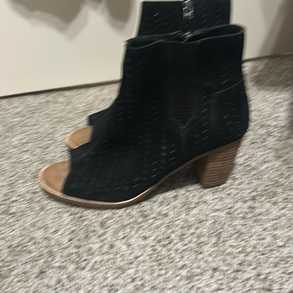 Tom’s size 8